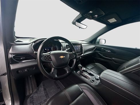 Used 2023 Chevrolet Traverse RS image 9