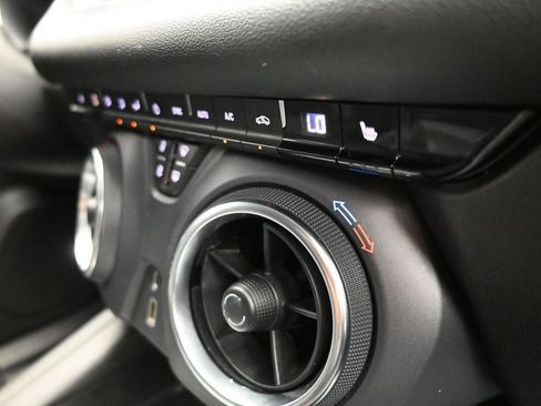 Used 2021 Chevrolet Blazer LT FWD image 18