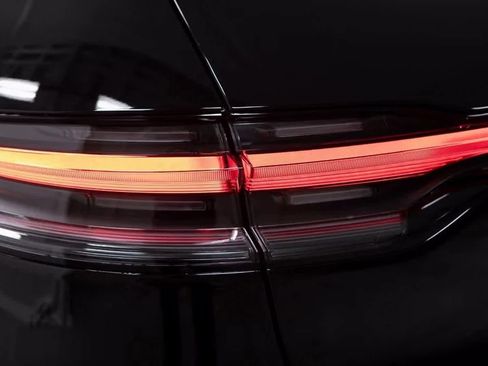 Certified 2025 Porsche Macan image 35