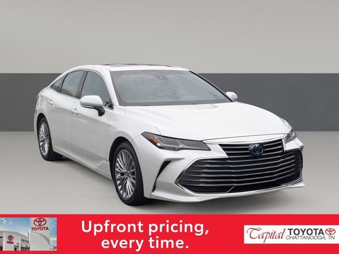 Used 2022 Toyota Avalon Limited w/ Advanced Safety Package FWD image 2