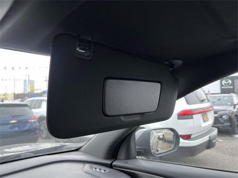 Certified 2025 Chevrolet Traverse LT w/ Sun and Wheel Package image 32