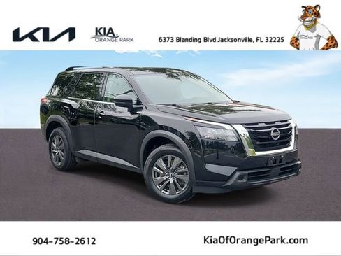 Used 2024 Nissan Pathfinder SV FWD image 1