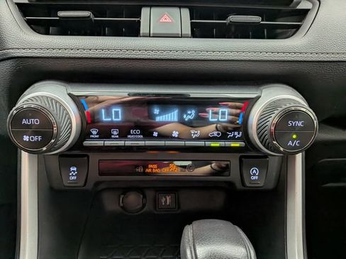 Used 2024 Toyota RAV4 XLE FWD image 19