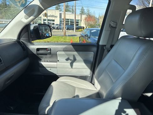 Used 2017 Toyota Sequoia SR5 image 31