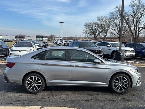 Used 2025 Volkswagen Jetta SE image 6