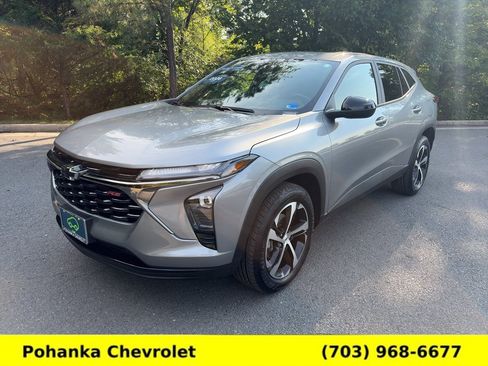 Used 2026 Chevrolet Trax RS w/ Sunroof Package FWD image 3