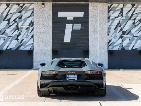 Used 2018 Lamborghini Aventador S image 16