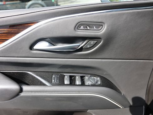 Used 2023 Cadillac Escalade Premium Luxury image 42