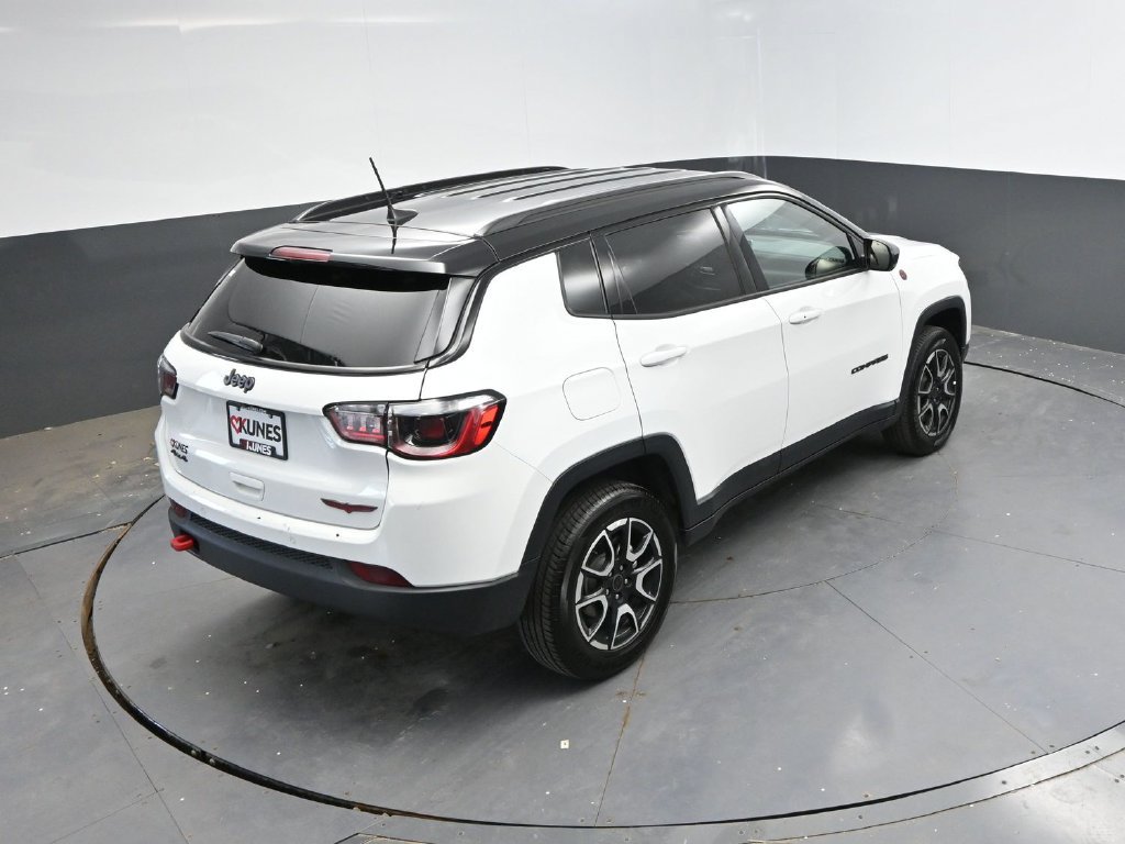 Used 2025 Jeep Compass Trailhawk AWD/4WD image 29