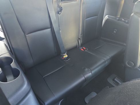 Used 2023 Toyota Highlander XLE image 18