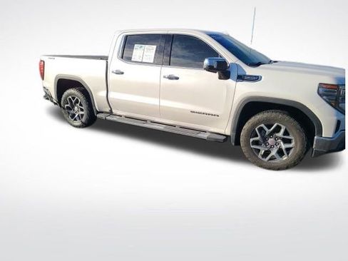 Used 2022 GMC Sierra 1500 SLT w/ SLT Convenience Package image 2