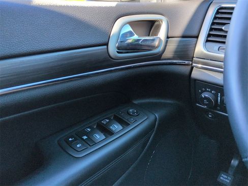 Used 2022 Jeep Grand Cherokee Limited w/ Tech Group image 26