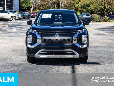 Used 2024 Mitsubishi Outlander SE image 11