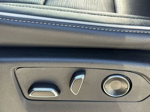 Certified 2025 Cadillac Escalade Premium Luxury image 12