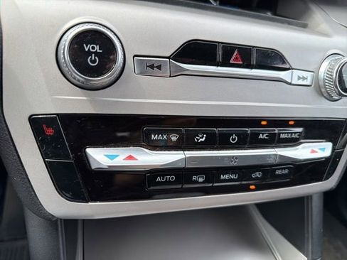 Used 2024 Ford Explorer XLT image 29