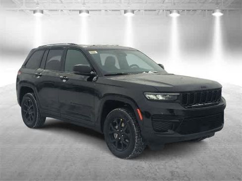 New 2025 Jeep Grand Cherokee Laredo image 2