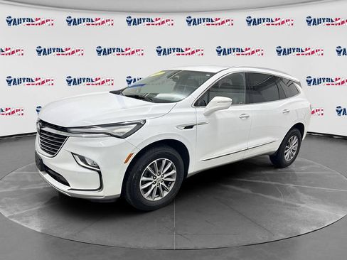 Used 2023 Buick Enclave Essence image 1