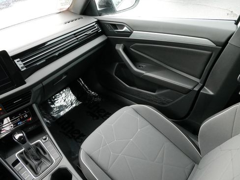 Certified 2025 Volkswagen Jetta Sport image 11