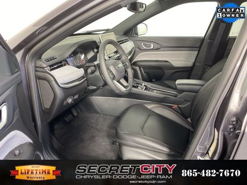 Used 2024 Jeep Compass Latitude AWD/4WD image 11