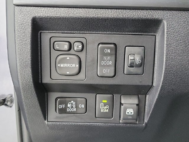 Used 2017 Toyota Tundra Platinum AWD/4WD image 31