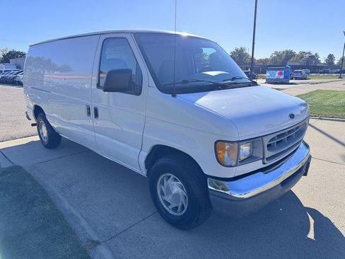 Used 2002 Ford E-250 and Econoline 250 image 3