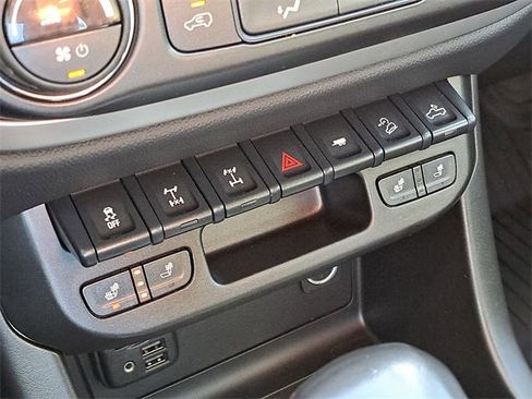 Used 2021 Chevrolet Colorado ZR2 image 9