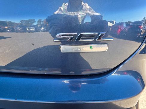 Used 2019 Ford Edge SEL w/ Cold Weather Package image 14