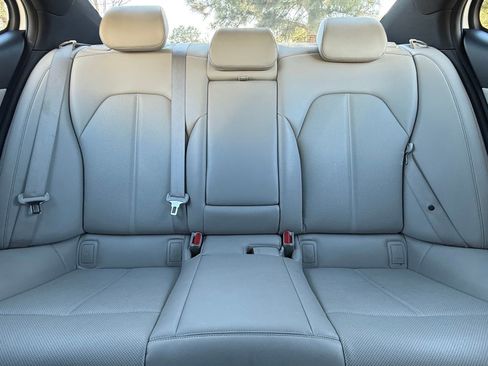 Used 2022 Genesis G70 2.0T image 41