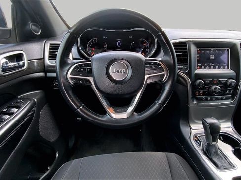 Used 2018 Jeep Grand Cherokee Laredo RWD image 6