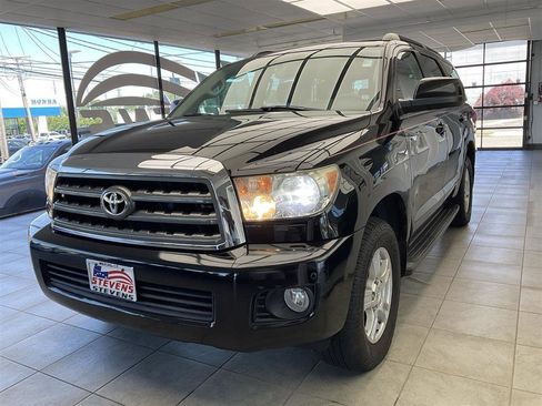 Used 2016 Toyota Sequoia SR5 w/ Premium Package AWD/4WD image 3