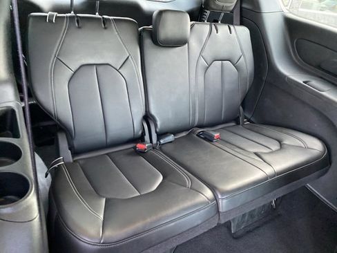 Certified 2025 Chrysler Pacifica Select image 30