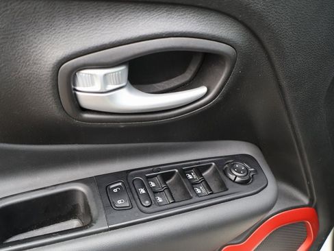 Used 2023 Jeep Renegade Trailhawk image 23