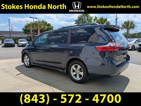 Used 2020 Toyota Sienna LE w/ LE Preferred Package image 5