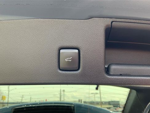 Used 2025 Ford Escape Platinum image 31