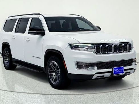 Used 2024 Jeep Wagoneer L Series II RWD image 1
