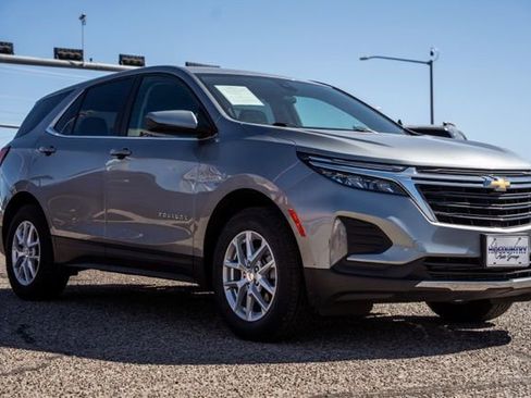 Used 2023 Chevrolet Equinox LT image 3