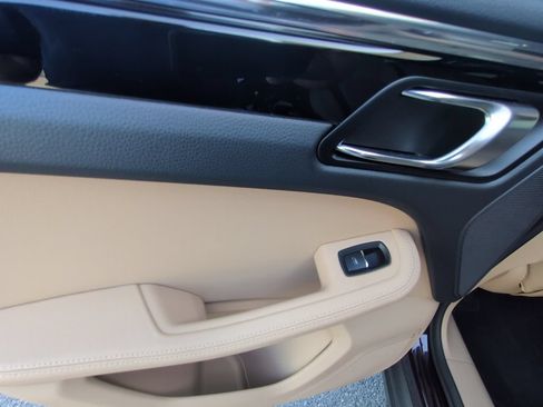 Used 2026 Porsche Macan AWD/4WD image 19