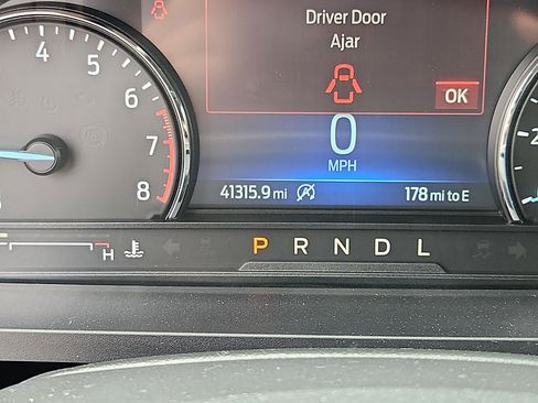 Used 2023 Ford Explorer XLT AWD/4WD image 27
