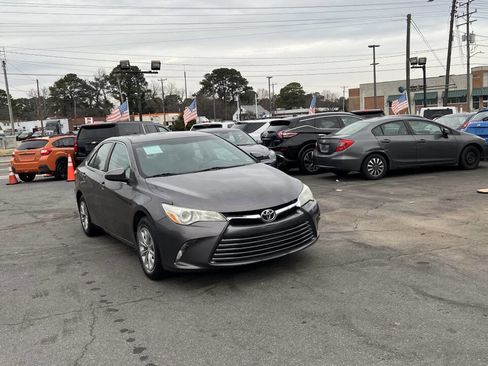 Used 2016 Toyota Camry LE image 7