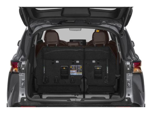 Used 2024 Toyota Sienna Platinum image 6