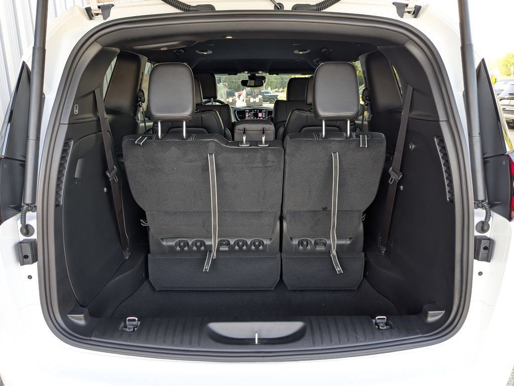 New 2027 Chrysler Pacifica Select AWD/4WD image 20