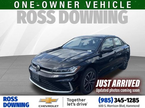 Used 2025 Volkswagen Jetta SE image 1