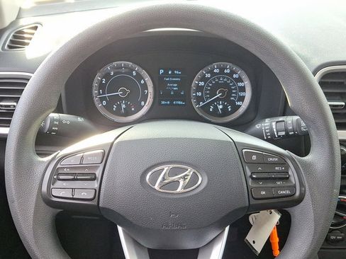 Used 2020 Hyundai Venue SE image 18
