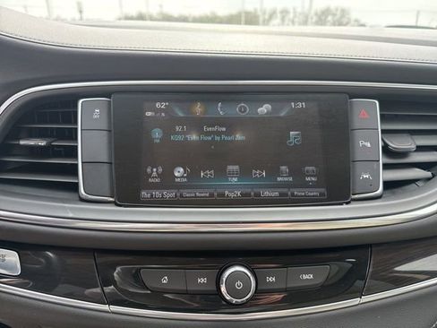 Used 2018 Buick Enclave Premium image 27