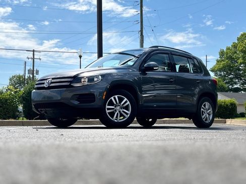 Used 2015 Volkswagen Tiguan SE FWD image 2