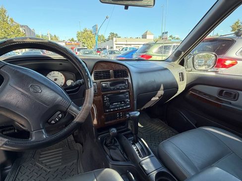 Used 1999 Nissan Pathfinder 4WD image 8