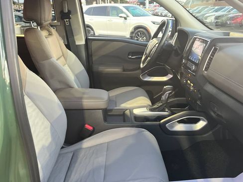 Used 2023 Nissan Frontier SV w/ SV Convenience Package RWD image 45