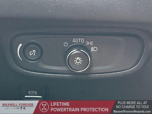 Used 2024 GMC Terrain SLE w/ Driver Convenience Package image 12