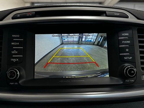 Used 2019 Kia Sorento FWD w/ LX Convenience Package image 18