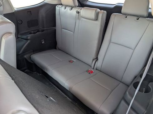 Used 2022 Toyota Highlander XLE image 13